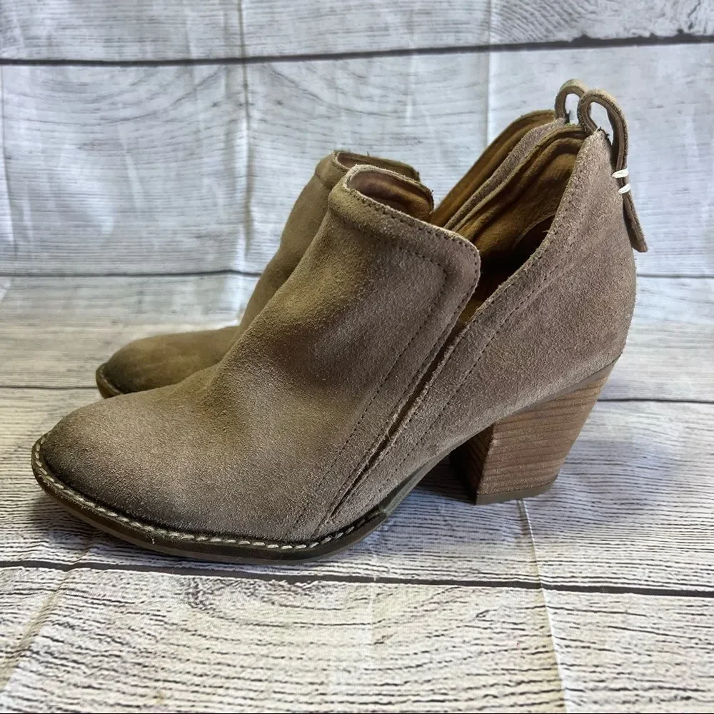 Jeffrey Campbell Women's Size 8 Rosalee Ankle Bootie Taupe Suede Western
